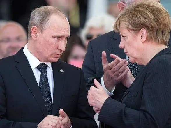 putin-visloviv-merkel-zanepokoyennya-rishennyam-kiyeva-vvesti-voyenniy-stan