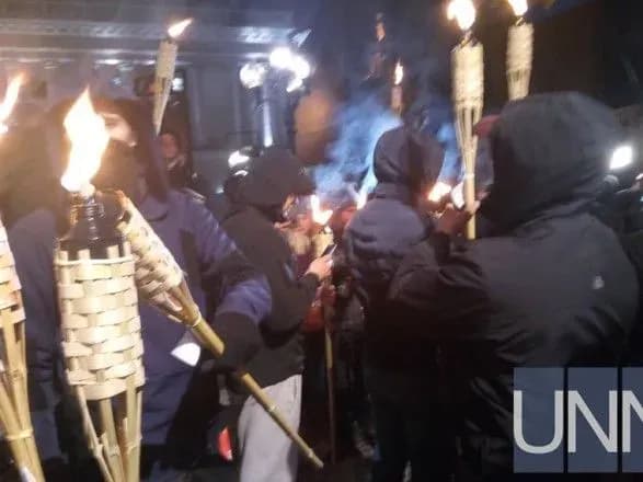 uchasniki-smoloskipnoyi-khodi-zavershili-miting-ne-dochekavshis-avakova