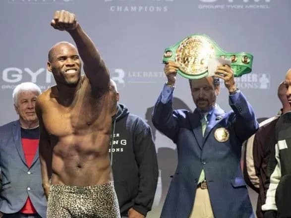 chempion-svitu-nazvav-silni-storoni-gvozdika-pered-ochnim-boyem