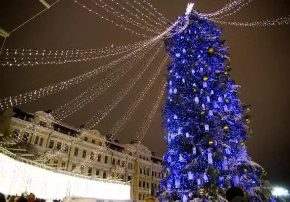 stalo-vidomo-yakoyu-bude-golovna-novorichna-yalinka