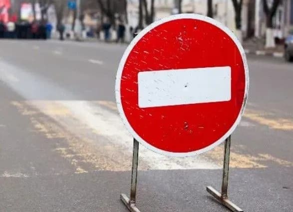 u-kiyevi-na-pivdnya-perekriyut-tunel-na-teligi