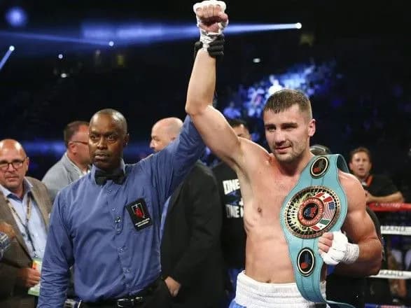 chempion-wbo-kinuv-viklik-gvozdiku