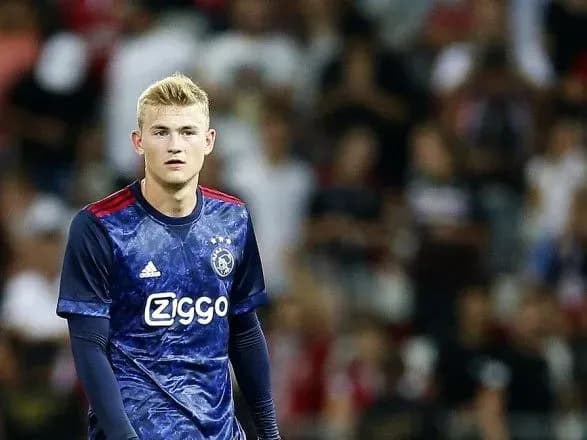 futbolist-ayaksa-de-ligt-stav-volodarem-premiyi-kraschomu-molodomu-gravtsevi-yevropi