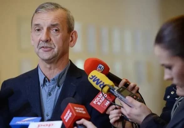 u-polschi-pratsivniki-rozpochali-zagalnopolsku-aktsiyu-protestu