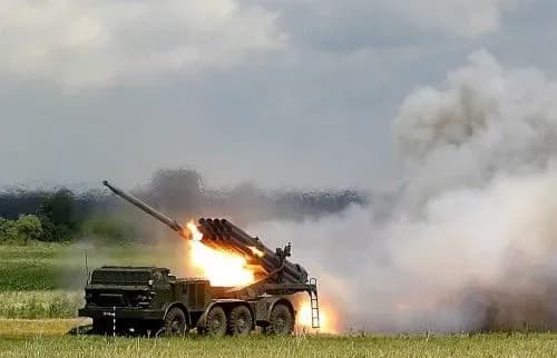 boyoviki-rozmischuyut-ozbroyennya-poryad-z-zhitlovimi-budinkami-obsye