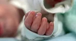 u-cherkasakh-pid-chas-pologiv-skalichili-nemovlya