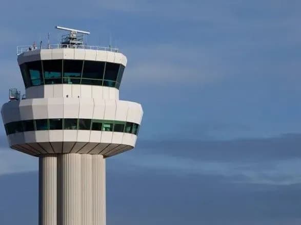 londonskiy-aeroport-ne-pratsyuvav-dobu-cherez-poyavu-bezpilotnikiv