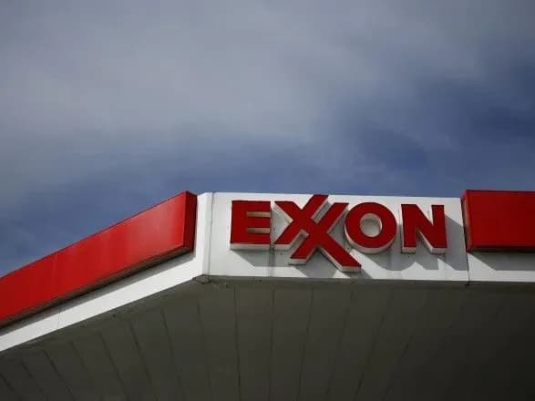 ap-viyskoviy-korabel-venesueli-zblizivsya-z-sudnom-exxonmobil-bilya-beregiv-gayani