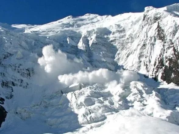 ukrayintsiv-poperedili-pro-lavinnu-nebezpeku-v-karpatakh-8