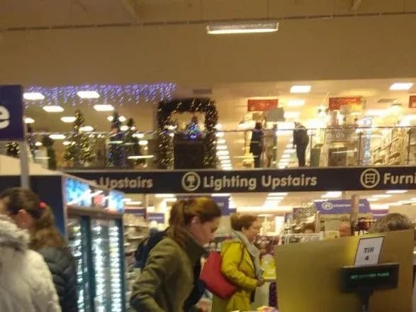 keyt-middlton-pomitili-za-rizdvyanimi-pokupkami-u-diskontnomu-magazini