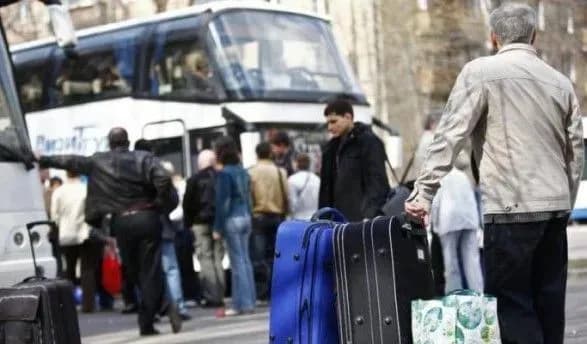 v-minsotspolitiki-utochnili-kilkist-ukrayinskikh-zarobitchan-za-kordonom