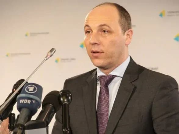 parubiy-privitav-ukrayintsiv-z-novorichnimi-svyatami