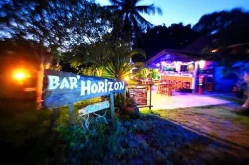 u-taylandi-cholovik-rozstrilyav-svoyu-rodinu-pislya-novorichnoyi-vechirki