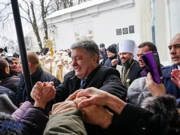 sotni-kiyan-zustrili-tomos-u-svyatiy-sofiyi