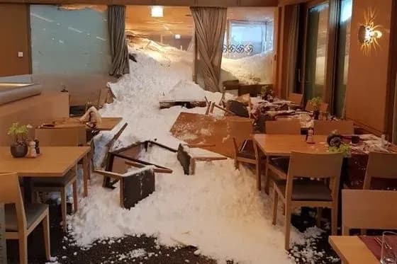 lavina-nakrila-shveytsarske-kurortne-misto-troye-postrazhdalikh