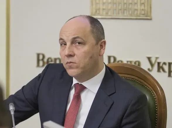 rada-mozhe-vnesti-zmini-do-konstitutsiyi-schodo-vstupu-v-yes-ta-nato