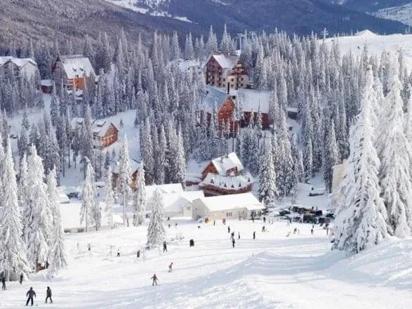 snigovi-opadi-u-karpatakh-syagnuli-140-sm-gidromettsentr