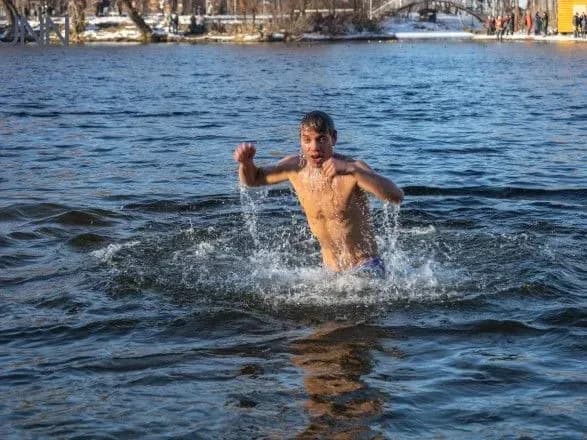 kiyani-vidsvyatkuvali-vodokhresche