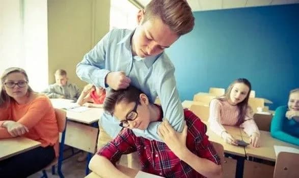 polovina-vchiteliv-zakrivayut-ochi-na-bulling-sered-shkolyariv-psikholog