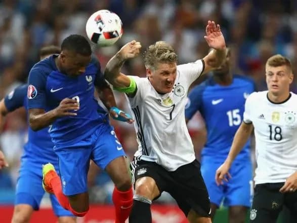 ifab-rozglyane-mozhlivist-pokarannya-futbolistiv-za-nenavmisnu-gru-rukoyu