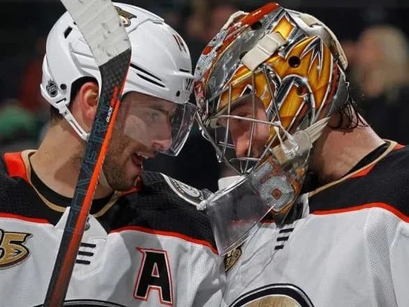 khokeyisti-anakhaymu-perervali-12-matchevu-seriyu-porazok-u-nkhl