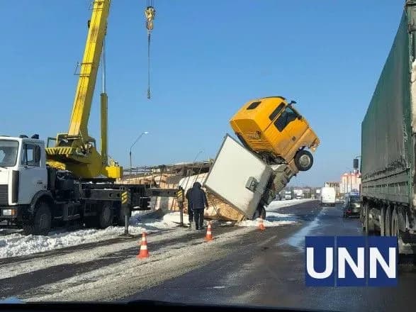 pislya-rankovoyi-dtp-dosi-zablokovana-doroga-mizh-kiyevom-i-brovarami