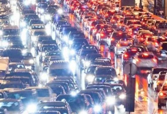 u-tsentri-kiyeva-zrostaye-riven-zatoriv