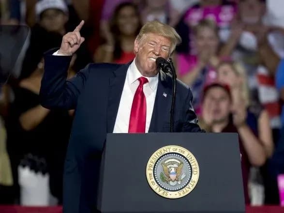 dekilkokh-nelegalnikh-migrantiv-zvilnili-z-golf-klubu-trampa