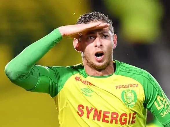 klub-apl-prizupiniv-viplati-za-transfer-cherez-zniknennya-litaka-z-futbolistom