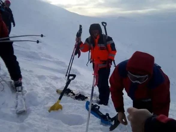 na-zakarpatti-znayshli-tilo-zagiblogo-v-lavini-turista