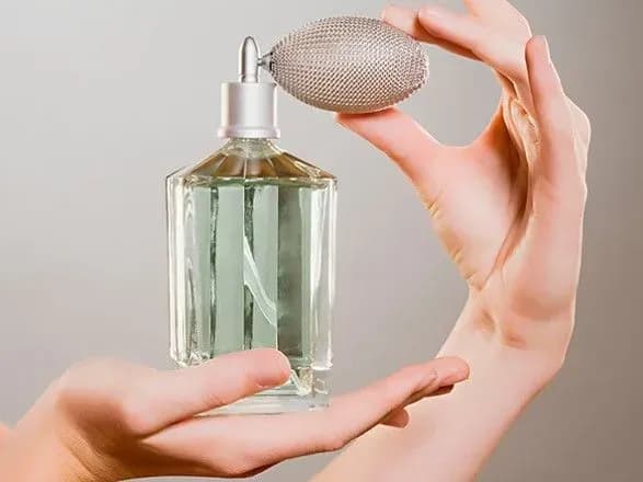 ukrayina-stala-robiti-bilshe-parfumiv