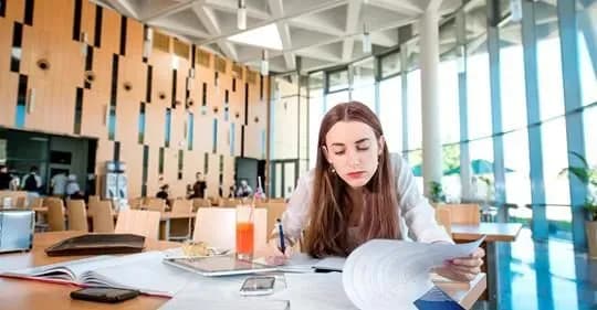 rosiyskiy-vuz-proilyustruvav-konkurs-grantiv-fotografiyeyu-z-ukrayinskogo-katolitskogo-universitetu