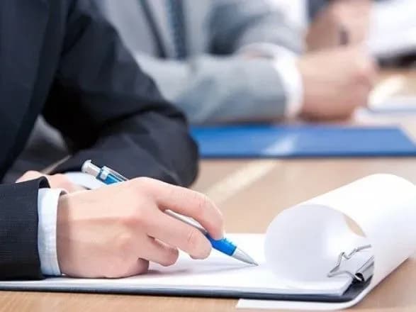 deputat-ribalka-obrazivsya-na-zmi-za-novinu-pro-yogo-triyki-na-ispiti-z-angliyskoyi