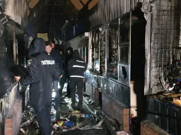 poblizu-metro-livoberezhna-gorili-kioski