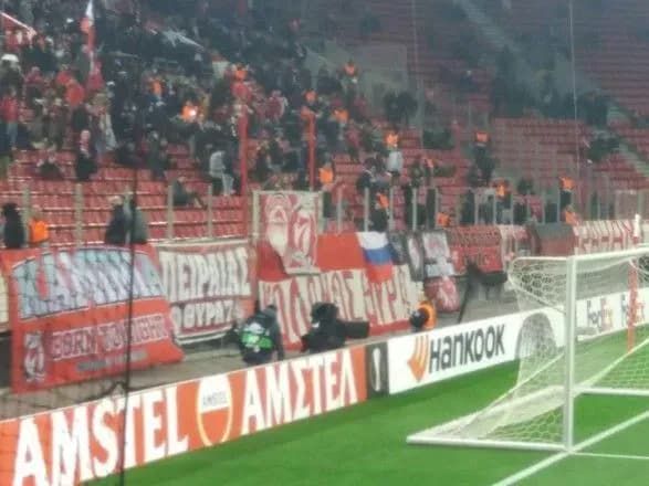 liga-yevropi-u-gretsiyi-stalasya-sutichka-politsiyi-ta-ukrayinskikh-ubolivalnikiv-na-stadioni-vivisili-prapor-rf