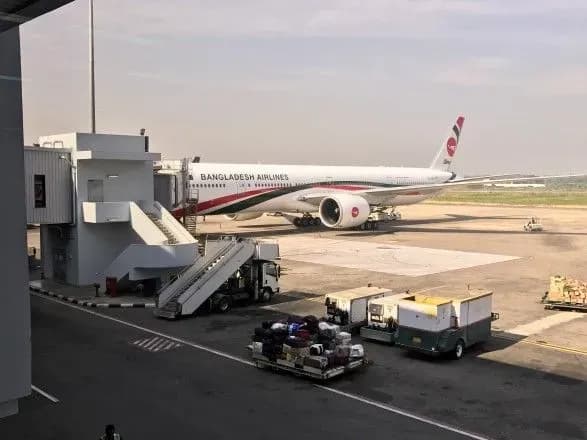 rozstrilyaniy-zakhoplyuvach-bangladeskogo-litaka-mav-lishe-igrashkoviy-pistolet