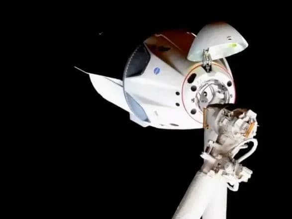 crew-dragon-vidstikuvavsya-vid-mks