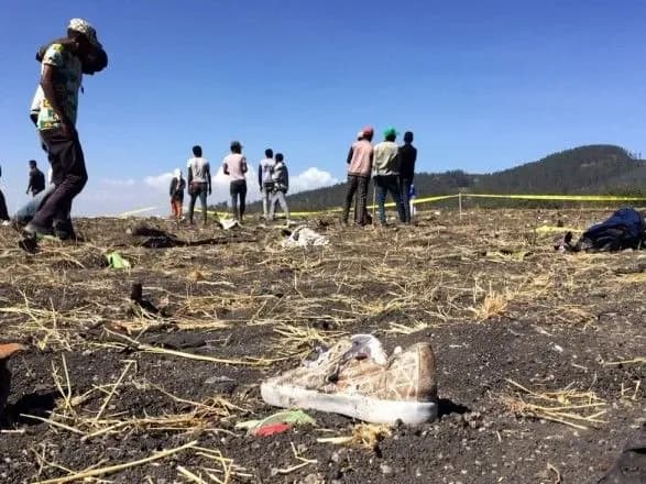 chorni-yaschiki-litaka-scho-rozbivsya-v-efiopiyi-laynera-napravlyat-dlya-analizu-do-frantsiyi