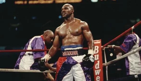 kholifild-otsiniv-mozhlivosti-usika-v-supervazhkomu-divizioni