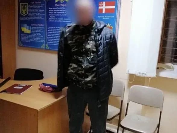 u-koveli-semero-cholovikiv-vlashtuvali-strilyaninu-na-zupintsi