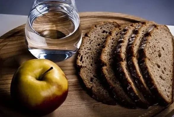 diyetolog-rozpovila-yak-vikhoditi-z-postu