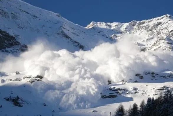 zavtra-u-karpatakh-zberezhetsya-lavinna-nebezpeka