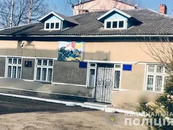 viyskkomat-na-prikarpatti-rozmalyuvali-svastikoyu