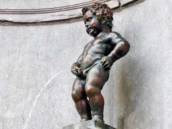 pisyayuchiy-khlopchik-bude-ekonomiti-vodu