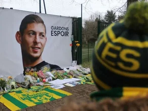 u-pilota-scho-letiv-z-futbolistom-sala-ne-bulo-prava-na-poloti-vnochi