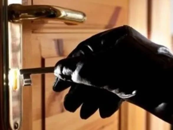 u-lvovi-zatrimali-inozemku-yaka-pidbirala-klyuchi-do-chuzhoyi-kvartiri