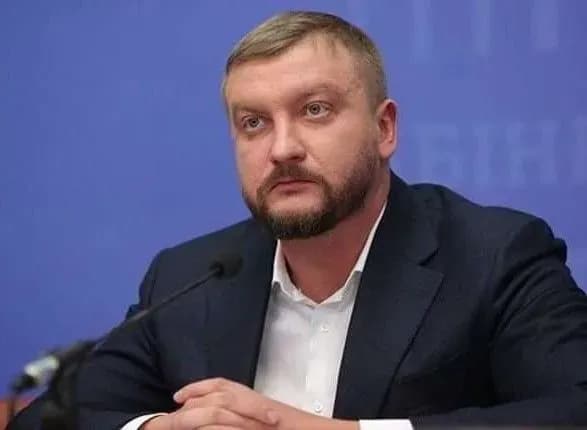 golova-minyustu-zadeklaruvav-ikoni-kartini-i-kolektsiyu-gravyur