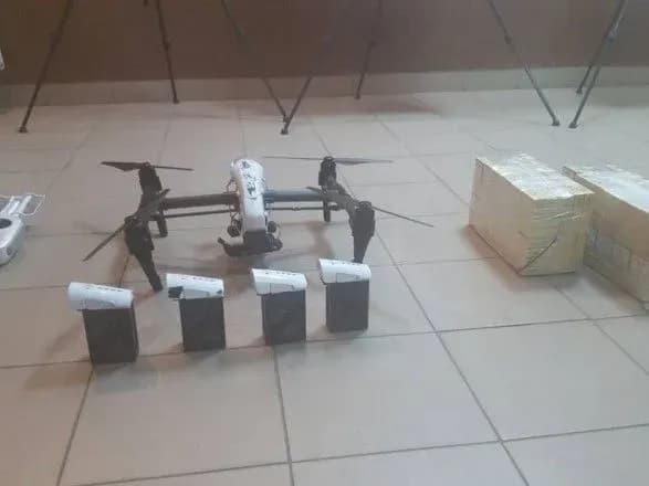 chotirokh-lyudey-spiymali-na-kontrabandi-tsigarok-do-yes-bezpilotnikom