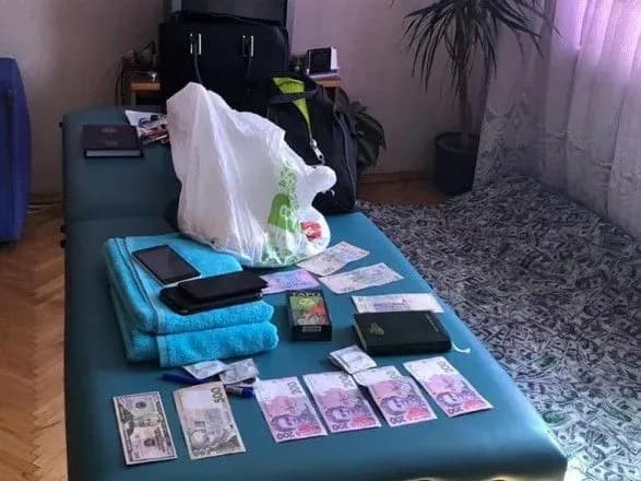 rosiyanina-z-druzhinoyu-zatrimali-za-utrimannya-shesti-bordeliv