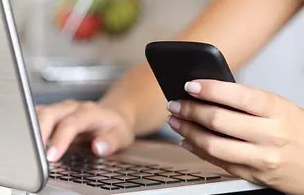 zhinka-namagalas-zliti-v-rf-kontakti-pivtora-milyona-vibortsiv